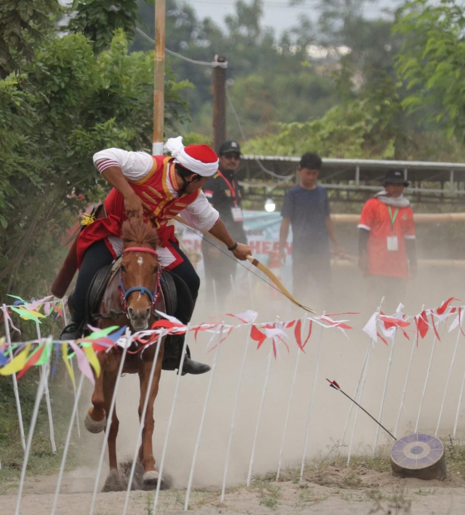 menembak ke bawah panahan